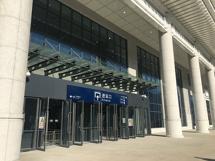 全國、省市政協(xié)委員體驗蘭渝鐵路、視察階州廣場