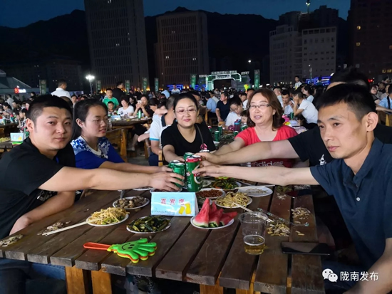 好嗨喲！隴南第一屆青島啤酒節(jié)開(kāi)幕啦，為期8天