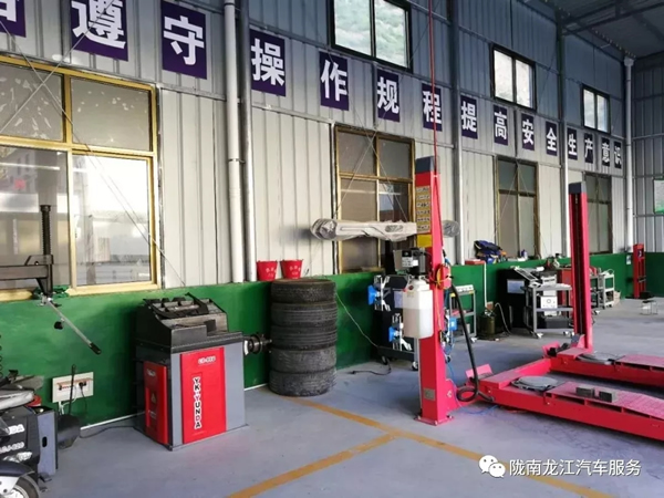 金錘鈑金，銀槍噴漆！龍江汽修值得信賴！