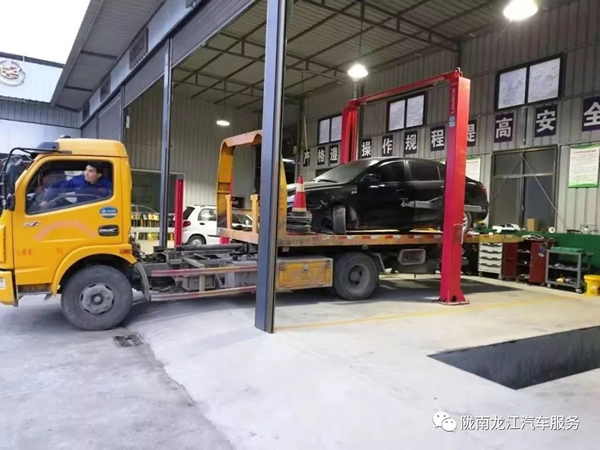 金錘鈑金，銀槍噴漆！龍江汽修值得信賴！