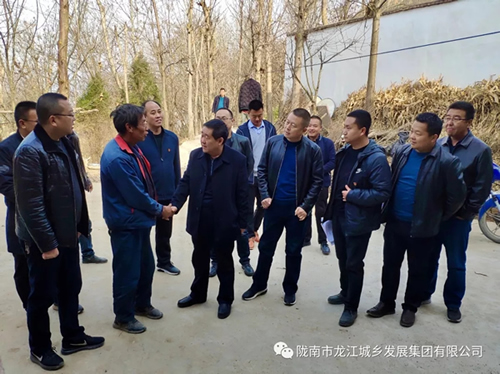 市龍江集團在文縣橋頭鎮(zhèn)安子坡村開展“解難題、辦實事、送溫暖”活動
