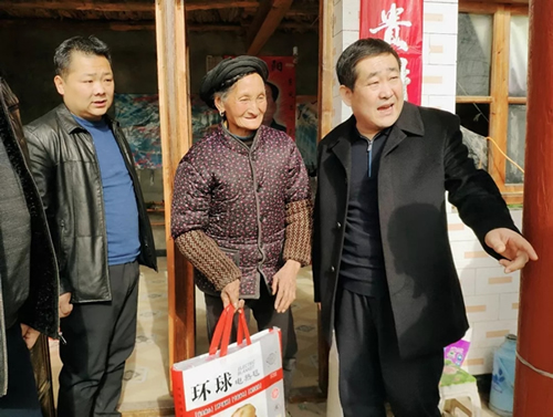 市龍江集團在文縣橋頭鎮(zhèn)安子坡村開展“解難題、辦實事、送溫暖”活動