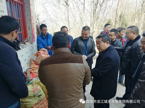 市龍江集團在文縣橋頭鎮(zhèn)安子坡村開展“解難題、辦實事、送溫暖”活動