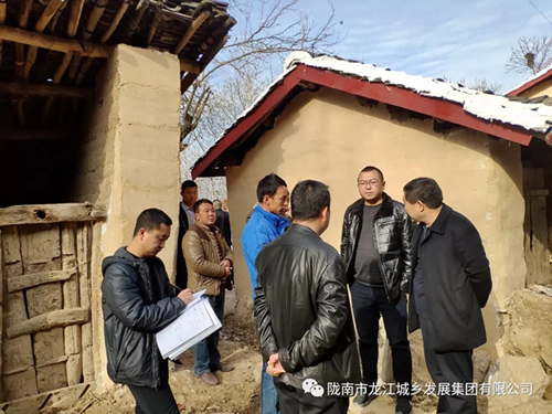 市龍江集團在文縣橋頭鎮(zhèn)安子坡村開展“解難題、辦實事、送溫暖”活動