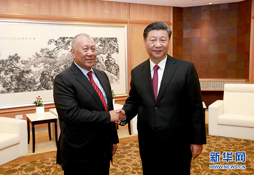 習(xí)近平會(huì)見全國(guó)政協(xié)副主席何厚鏵